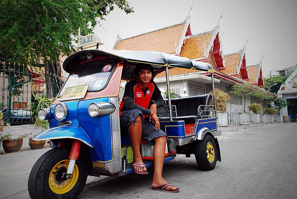 How Do I Get Around In Thailand? Are There Reliable Public Transportation Options?