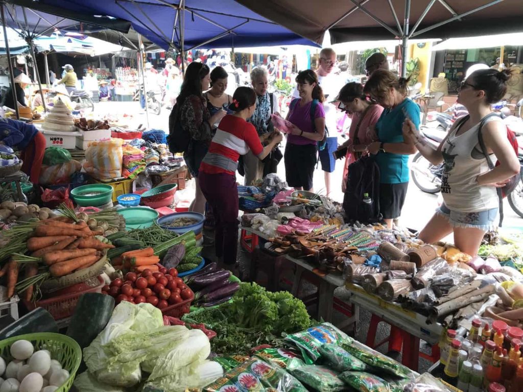 Is It Necessary To Haggle When Shopping In Markets And Street Stalls?
